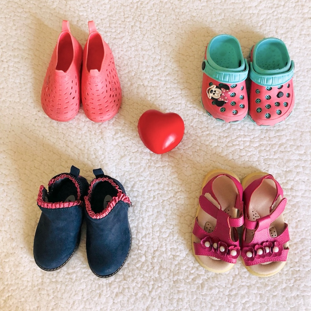 Dr Scholl’s size 5 toddler shoes/sandals bundle